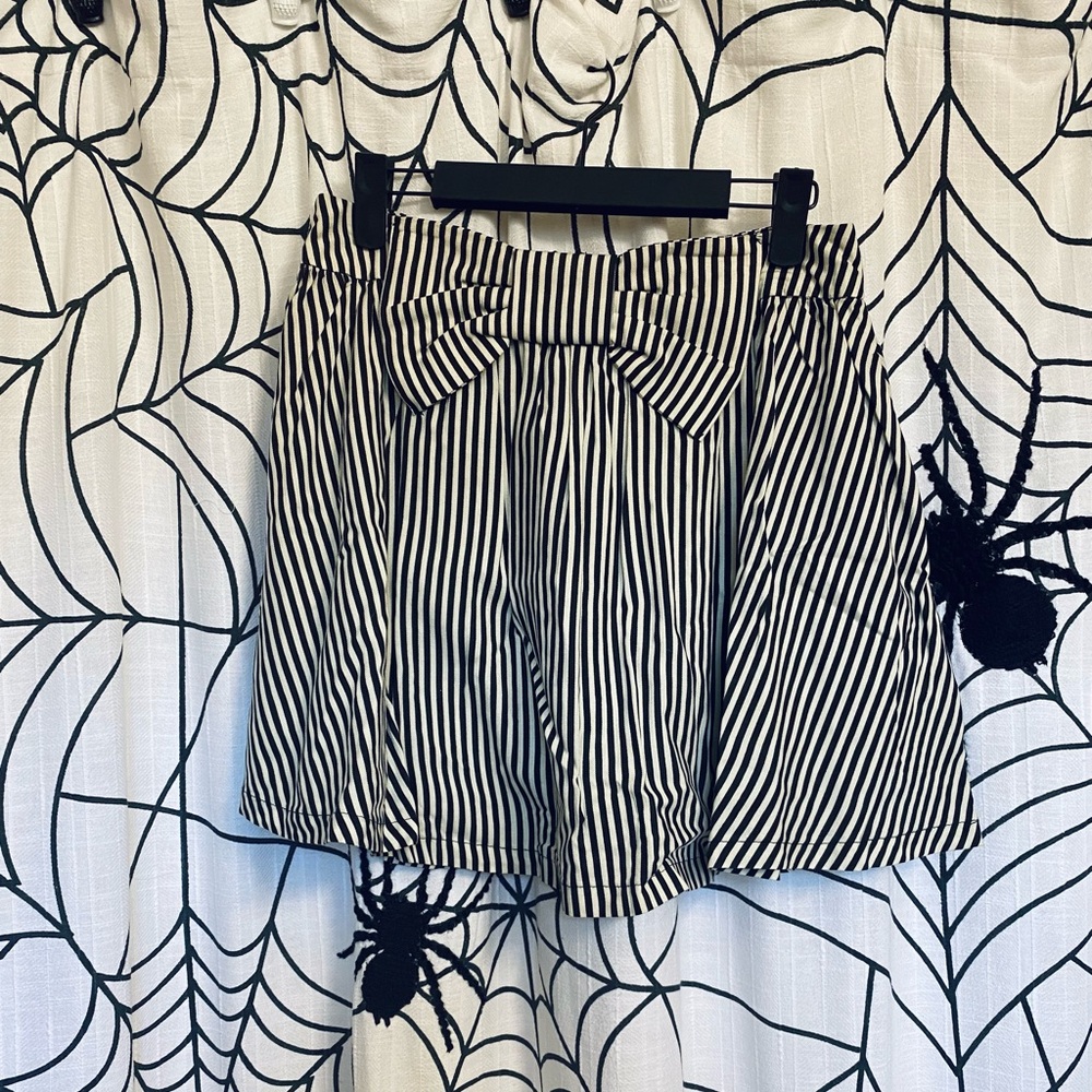 Forever 21 black & cream/ivory striped bow skirt medium